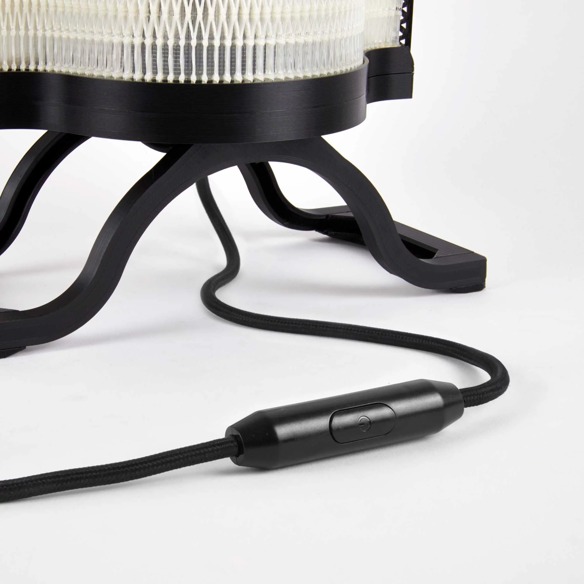 Marginal_Material-lamp_Nonine_black_10b