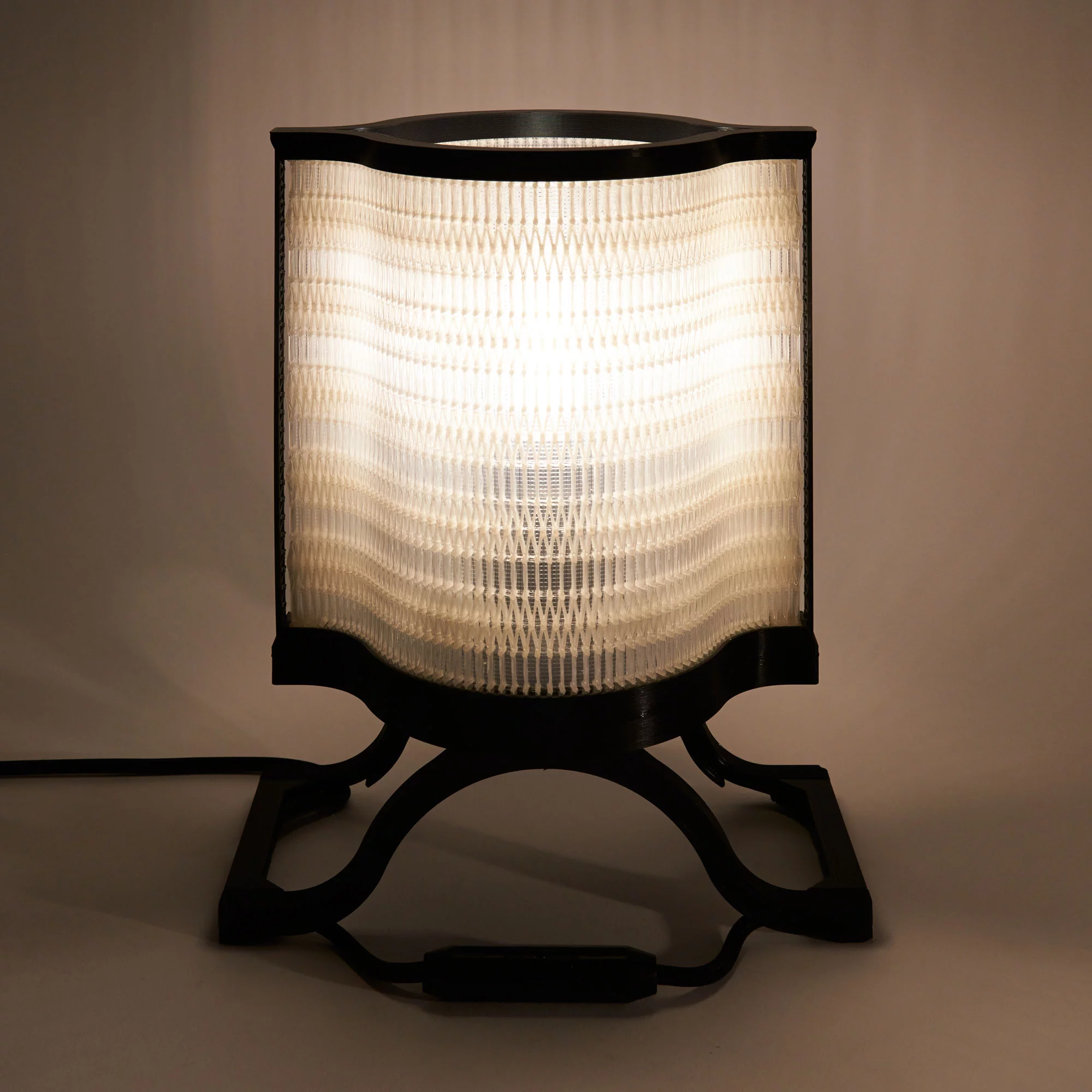 Marginal_Material-lamp_Nonine_black_03N